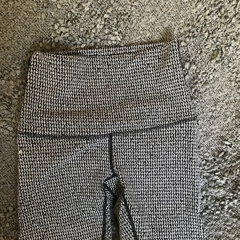 Like new lululemon leggings, size 4